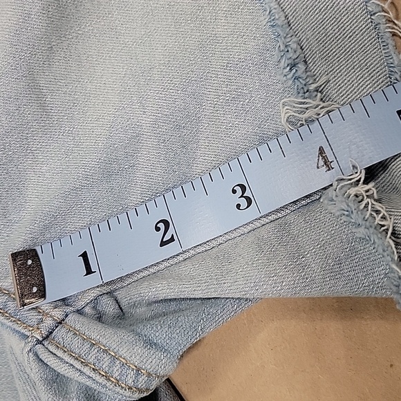 American Eagle, Size 6, Ne(x)t Level Stretch, Light Wash, Raw Hem Shorts - Picture 8 of 10